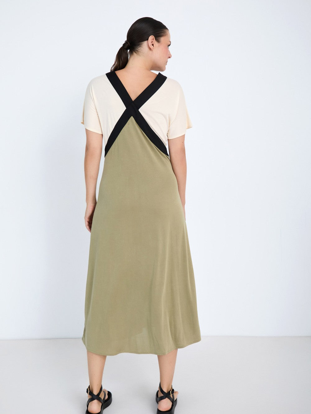 vista trasera vestido Structure Skatie diseño geométrico mujer